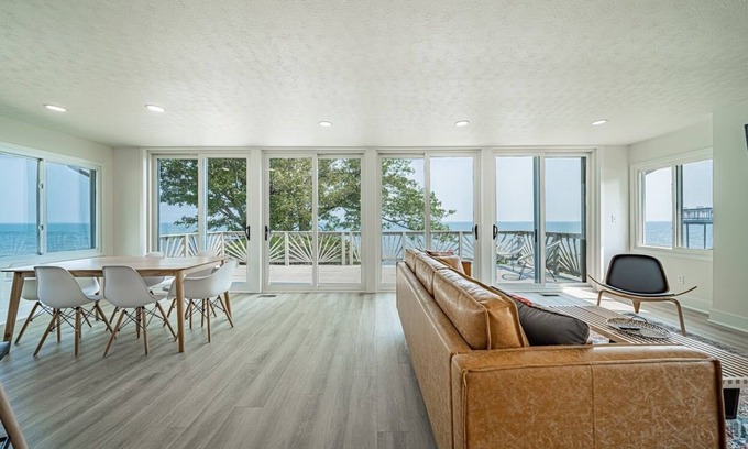 Geneva Casa | Private Beachfront Escape - Beautiful Lake House