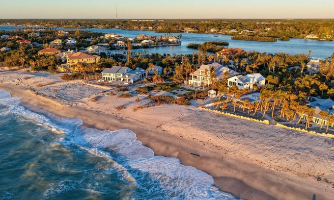 Nokomis Casa | Private beachfront estate on Gulf by LUXVP
