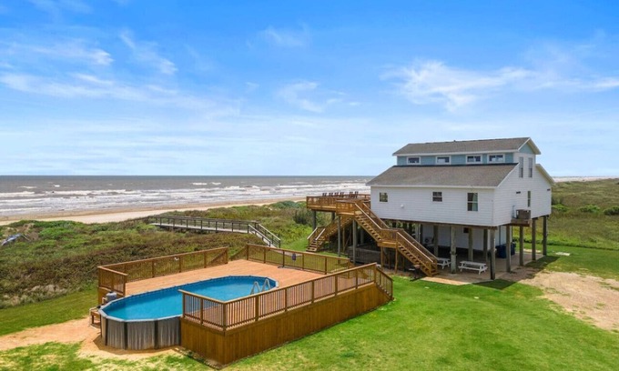 Freeport Casa | Private Beachfront Home with Ocean Views & Pool