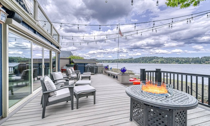 Allyn Casa | Private Beachfront Home w/ Hot Tub - Walk to Restaurants, Coffee and More!
