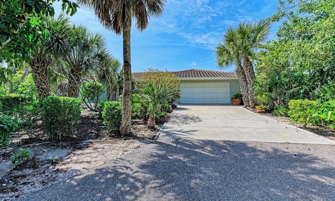 Englewood Casa | PRIVATE BEACHFRONT PROPERTY