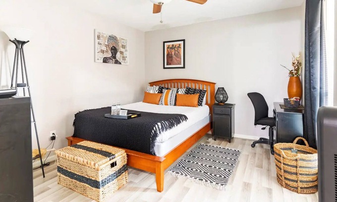 Missouri City Casa | Private Bed, Bath & Kitchenette (African-Themed)