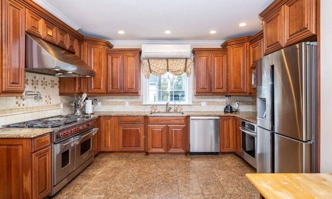 North Side Casa | Private Bedroom #4 and Bath 26 Min to NYC!