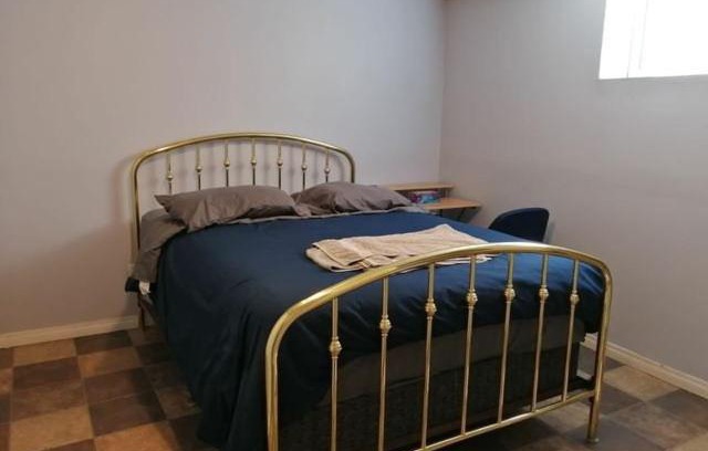 Southeast Calgary Casa | Private Bedroom in Basement - Erin Woods