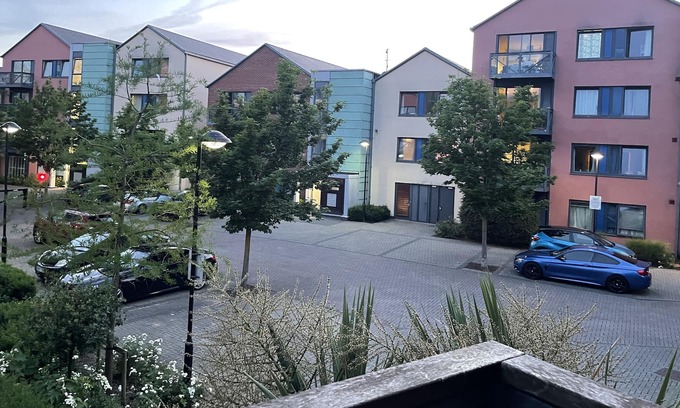 Syon Apartamento | Private Bedroom in Isleworth, London. Near SKY & GSK Office