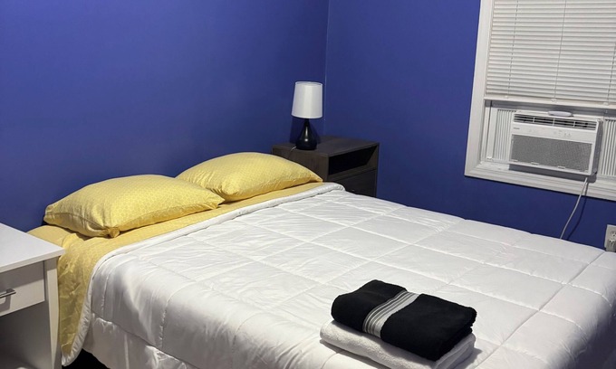 Newark Apartamento | Private bedroom in shared apartment in Newark with WiFi, AC