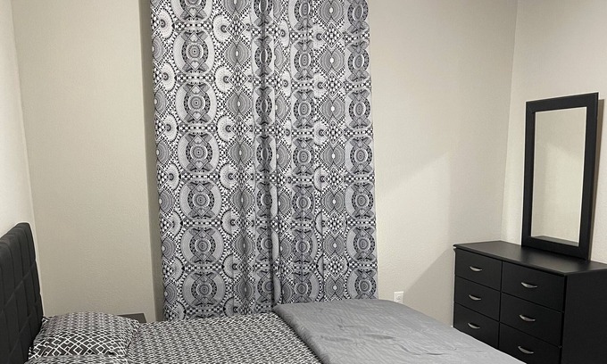 Denton Casa | private bedroom in single family house in welcoming Denton with AC, WiFi