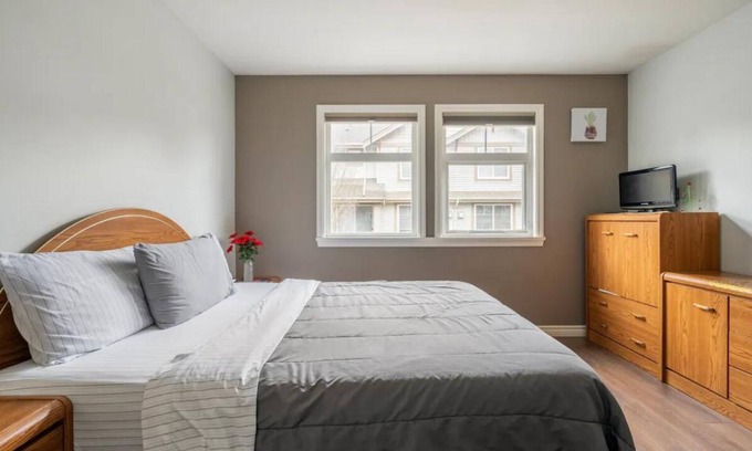 East Newton North Casa | Private Bedroom in the heart of city
