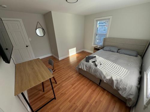 Medford Casa | Private Bedroom & Private Bathroom in Spacious House 8 min to Boston