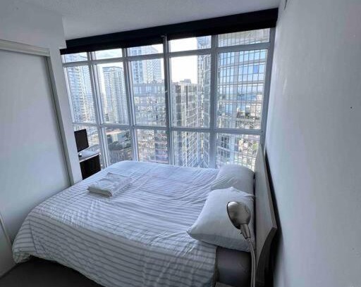 CityPlace Apartamento | Private Bedroom with a Beautiful View in a Shared Condo