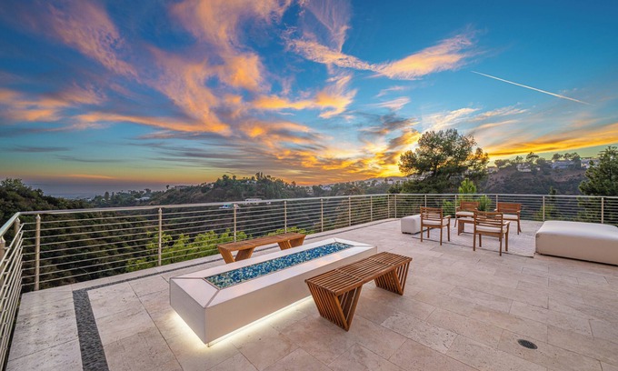 Bel Air Casa | Private Bel Air Estate w/ Pool 5 min from Sunset