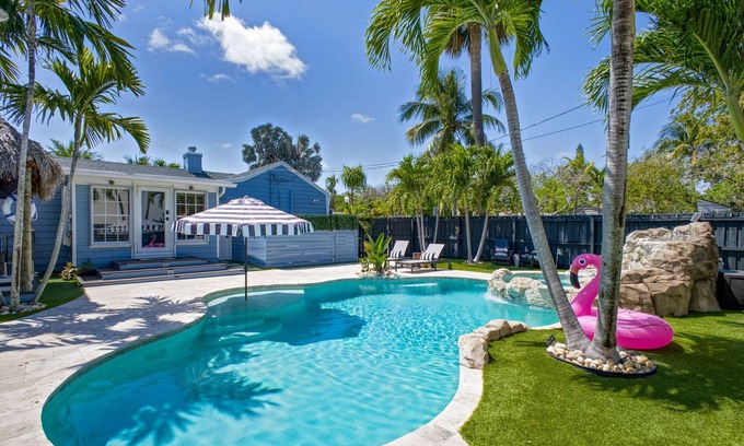 Sunshine Park Casa | Private Boutique Bungalow Resort/KING Beds/Heated Salt Water Pool/Tiki/BBQ