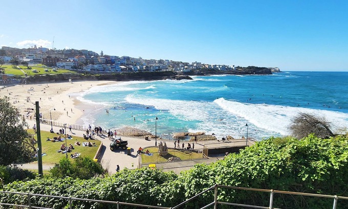 Bronte Casa | Private Bronte Beach House with Ocean Views and Parking
