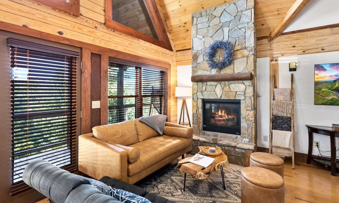 Lenoir Cabina | Private Cabin in Gated Community
