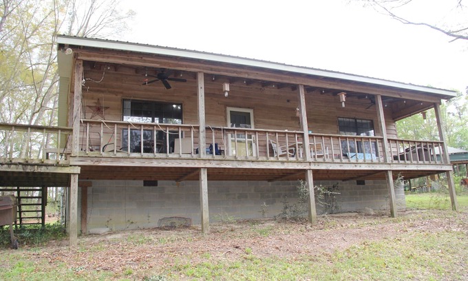 Jack Cabina | Private cabin on 5 acres near Troy, Alabama with pond.