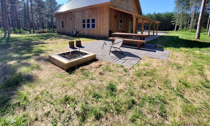 Menahga Cabina | Private cabin on 80 wooded acres