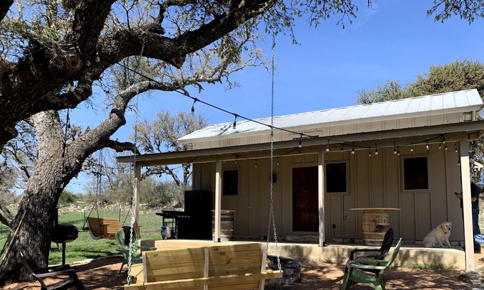 Kerrville Cabina | Private Cabin on Horse Farm in the Hill Country