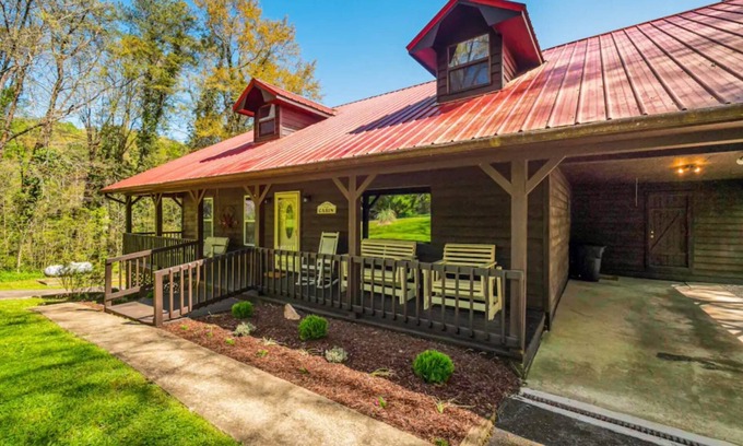 Wildwood Cabina | Private Cabin - Pets Welcome - Large Outdoor Space - Hiking - Chattanooga - Cloudland Canyon