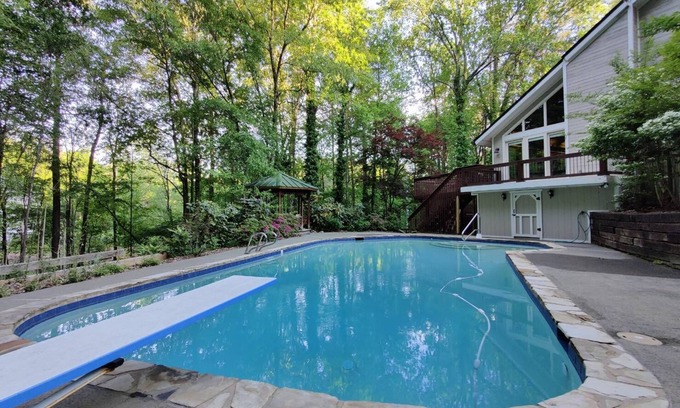 Marietta Cabina | Private Cabin Retreat w/ Sauna & Pool - 6 Bedrooms