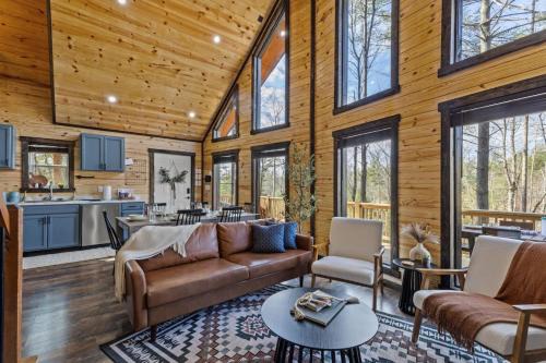 Campton Casa | Private Cabin w King Bed and Private Hot Tub