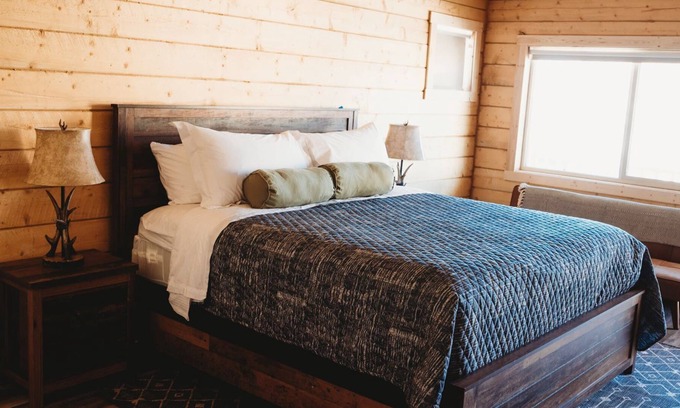 Hanksville Cabina | Private cabins near Goblin Valley State Park. Pet-Friendly!