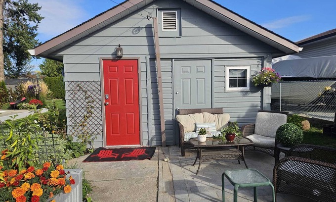 Rutland Cabaña | Private carriage house w/ Hot tub &Pool