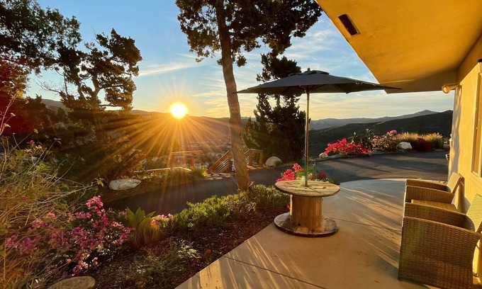 Cloverdale Casa | Private Casita-Beautiful Valley Views, Outdoor patio with bar
