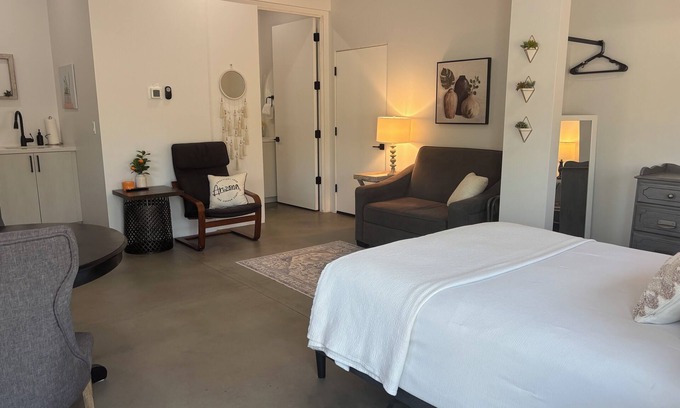 New River Apartamento | Private Casita w desert landscape and great views.