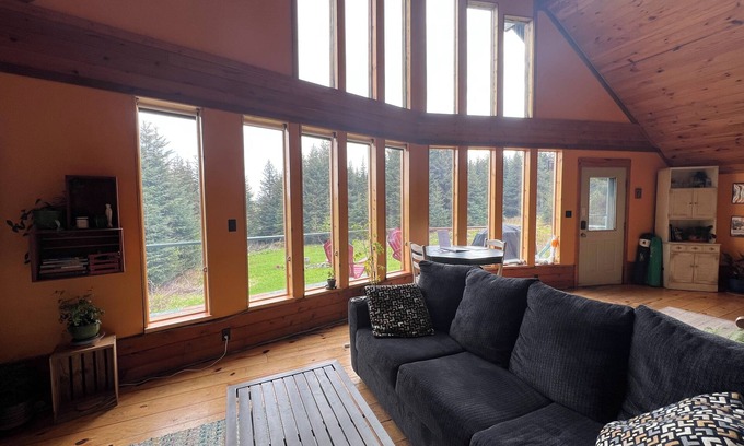 Diamond Ridge Casa | Private chalet on Diamond Ridge. Close to hiking trail with late check out!