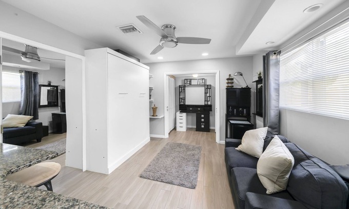 North Corals Casa | Private-Charming 1 Bed with Patio~2.5 miles to Beach 🌴
