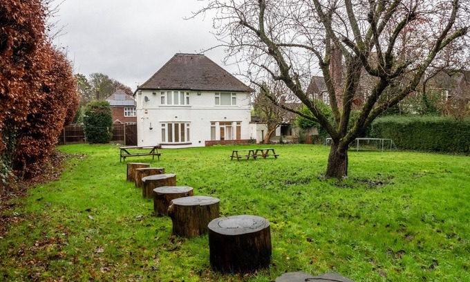 Luton Casa | PRIVATE COMFORTABLE CONTRACTOR DETACHED LutonAirport WI-FI PARKING SPACIOUS