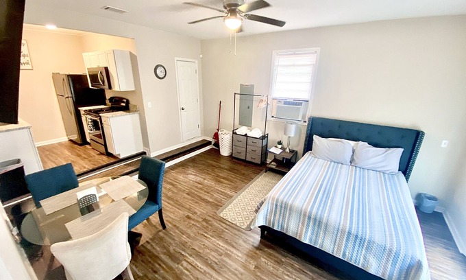 North Charleston Apartamento | Private & Comfy Suite Guest + Private Entrance.Convenient location at Charleston