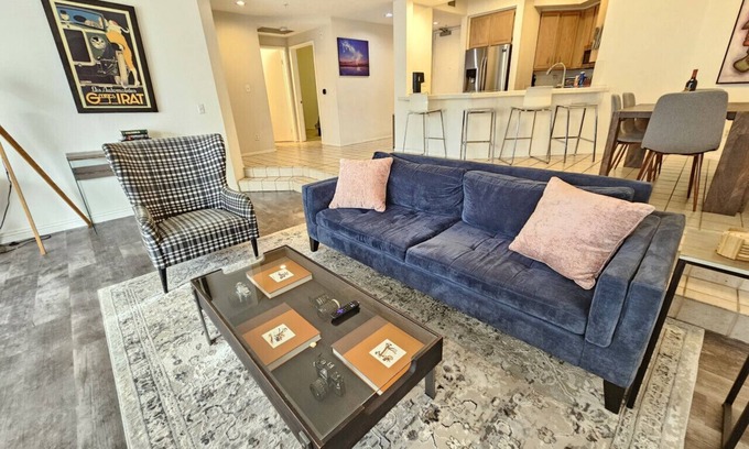 Ocean Park Condominio | Private condo with cozy beach vibes in Venice!