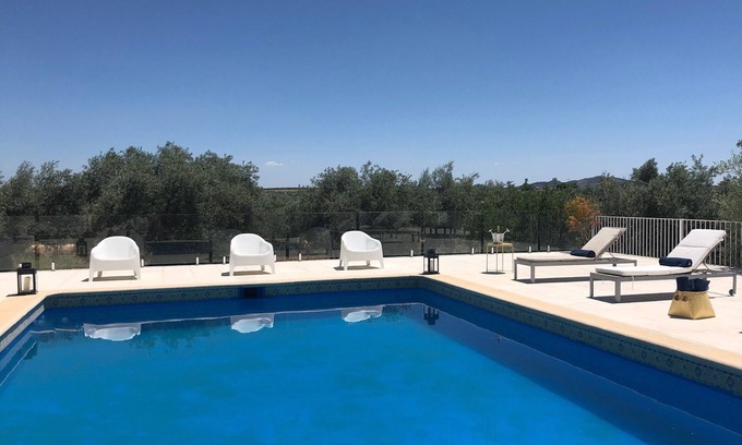 Puente Genil Villa | NUEVO Villa contemporánea privada con gran piscina en terreno propio - Oferta fabulosa de agosto