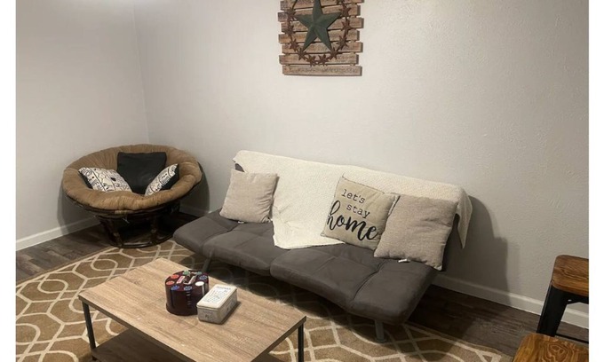 Vickery Meadow Apartamento | Private & Convenient short term rental in Dallas ✭