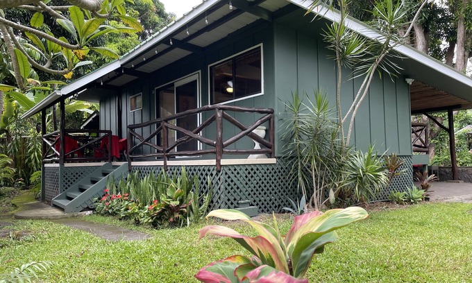 Honalo Cabaña | Private cottage above Kona surrounded by coffee farms.