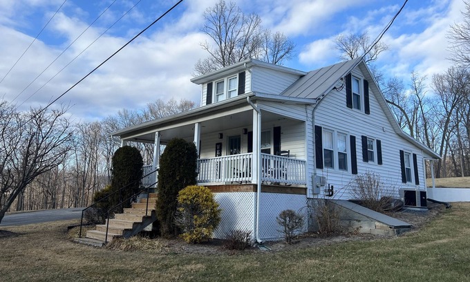 Singers Glen Cabaña | Private Cottage- country views, peaceful, clean