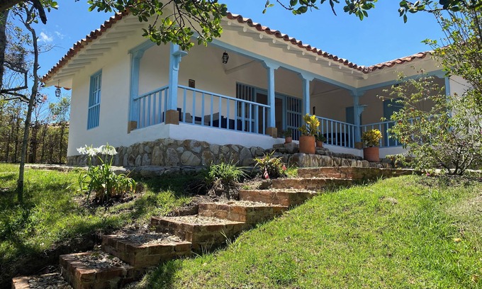 Villa de Leyva Cabaña | Casa de campo privada | Pet friendly, jardín y vista a la montaña