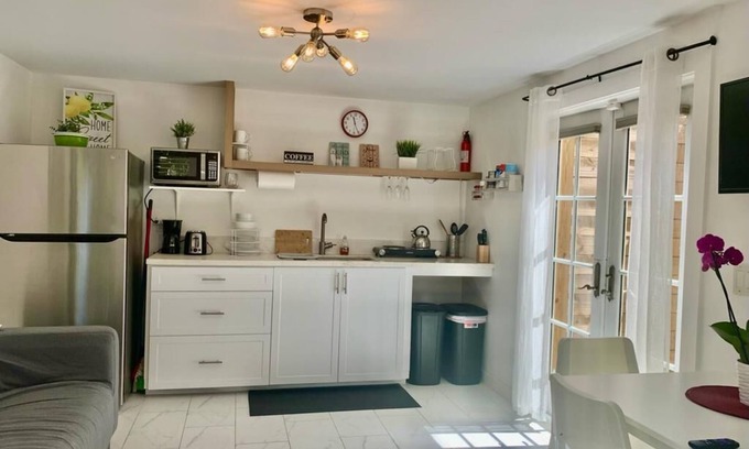 South Palm Park Neighborhood Association Cabaña | Private Cottage Lake Worth Beach/Palm Beach