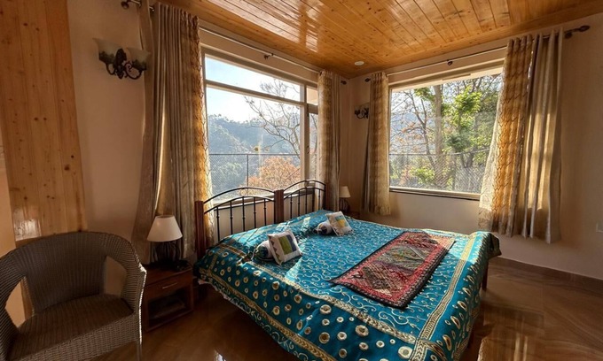 Kasauli Cabaña | Private Cottage near Mall Road + Mountain view