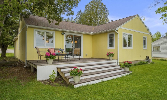 Oden Casa | Private Cottage on Crooked Lake