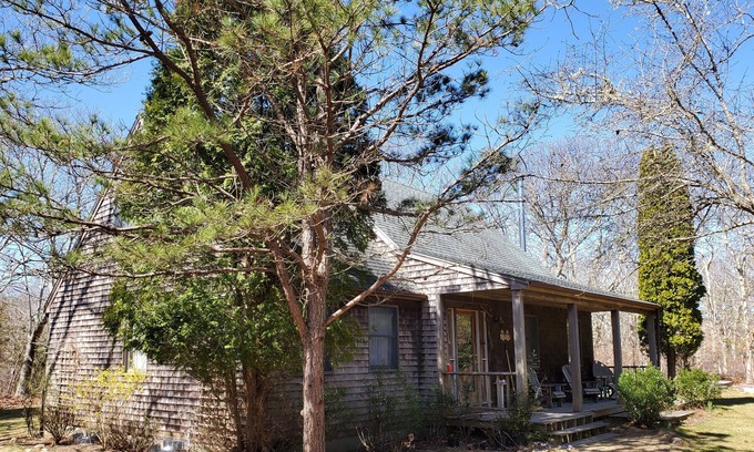Vineyard Haven Cabaña | Private cottage with association pool