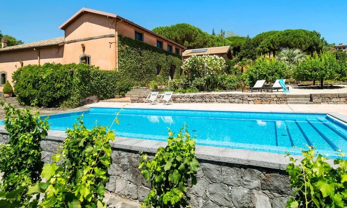 Pedara Villa | Villa privada en el campo con piscina
