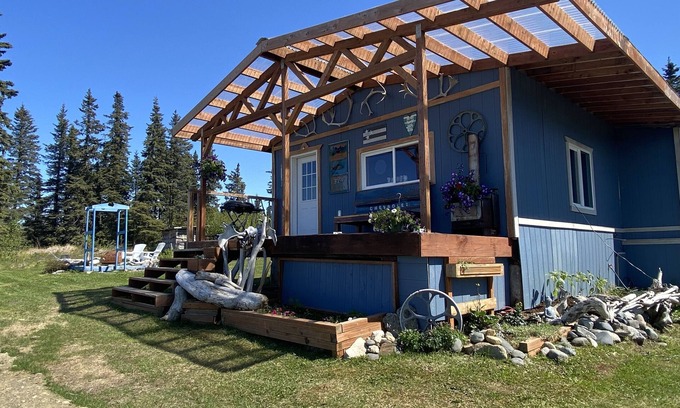 Ninilchik Cabina | Private Cozy Cabin with Amazing Inlet Views