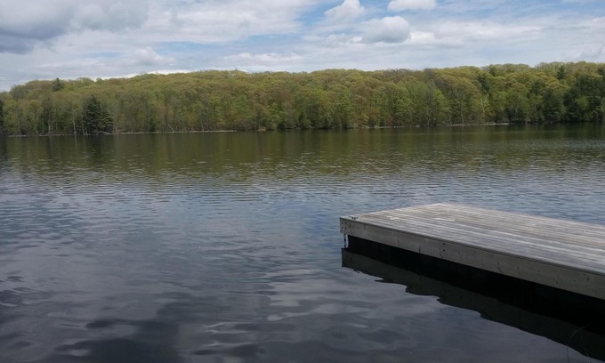 Central Frontenac Cabaña | Acogedora cabaña privada en el lago Bobs con lanzamiento de botes