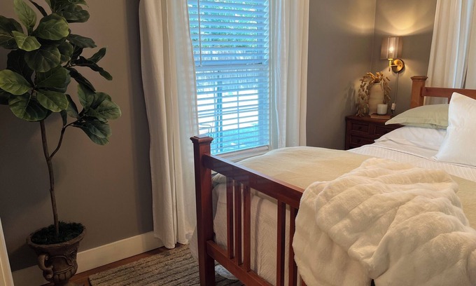 Denton Cabaña | Private Cozy Cottage To Relax In...