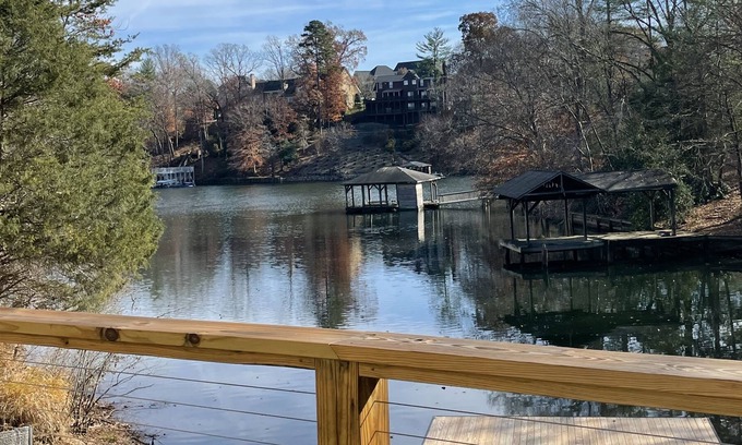 Hickory Casa | Private cozy lake house with indoor pool!