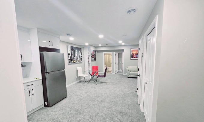 Airdrie Casa | Private, Cozy, Lux, Spacious One Bedroom Suite