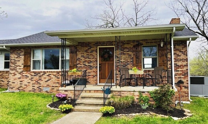 Harrison Cabaña | Private & Cozy Ozark Mnt Cottage near BNR, Jasper, Boxley HRSN & hiking. VIEW