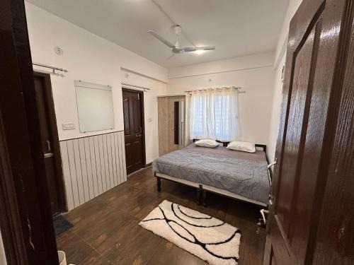 Indore Casa | Private Cozy Room in Central Flat